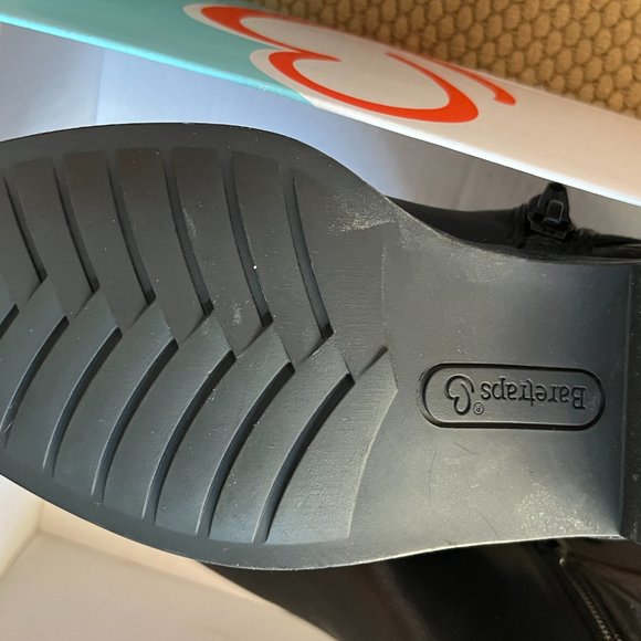 Bare Traps Black Booties - Picture 3 of 4